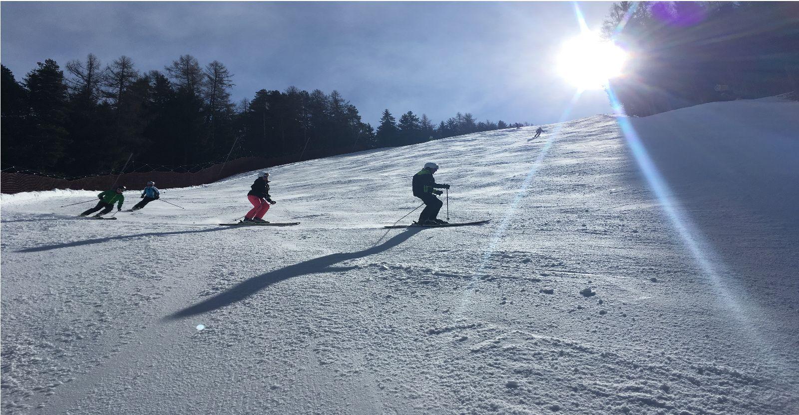 Skifahrer auf der Piste